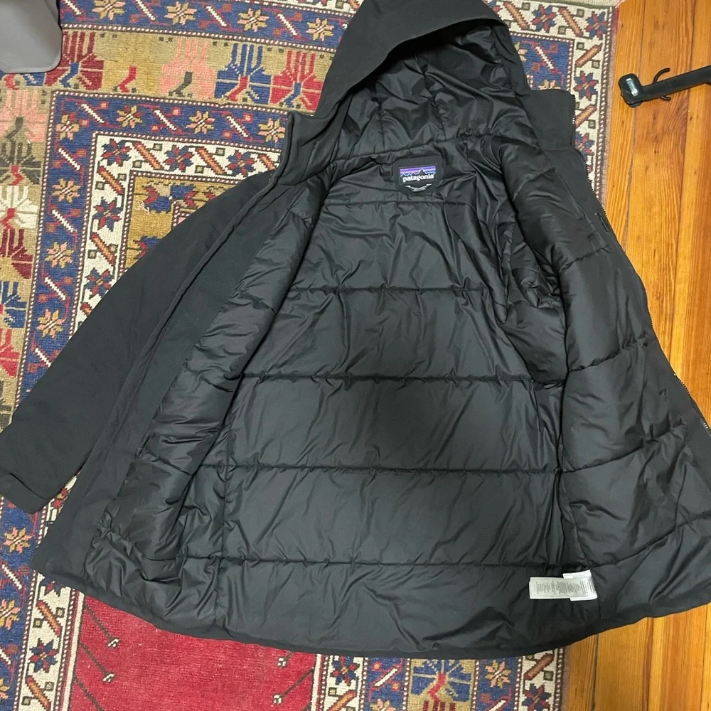 Patagonia Men's Black Raincoat - Picture 2 of 4
